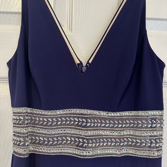 Beautiful eggplant evening gown - Picture 2 of 8